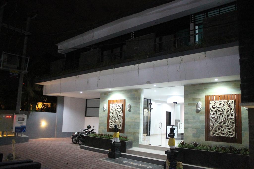 Rabasta Mahayana Kuta Hotel Бали Экстерьер фото